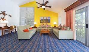 Småhus, 2 soverom, ikke-røyk | Oppholdsområde | Flatskjerm-TV og DVD-spiller