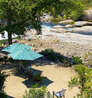 Suite estudio, varias camas, cocina, vistas al río | Decoración individual, mobiliario individual, wifi gratis y ropa de cama