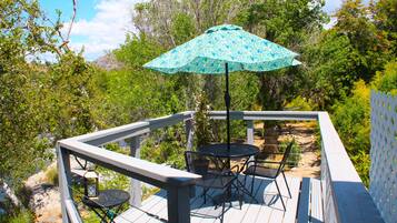 开间套房, 多张床, 厨房, 河景 | 露台