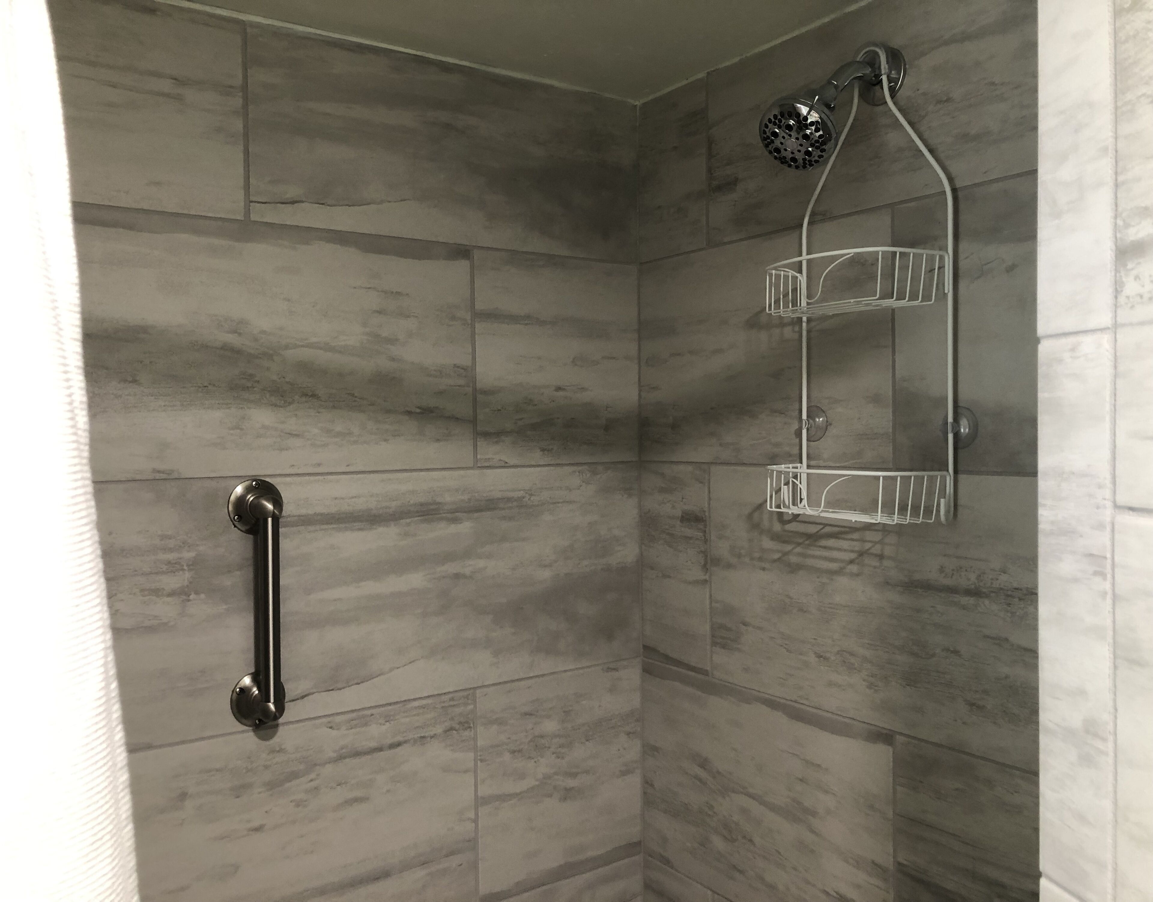 river studio | bathroom | free toiletries, hair dryer, towels