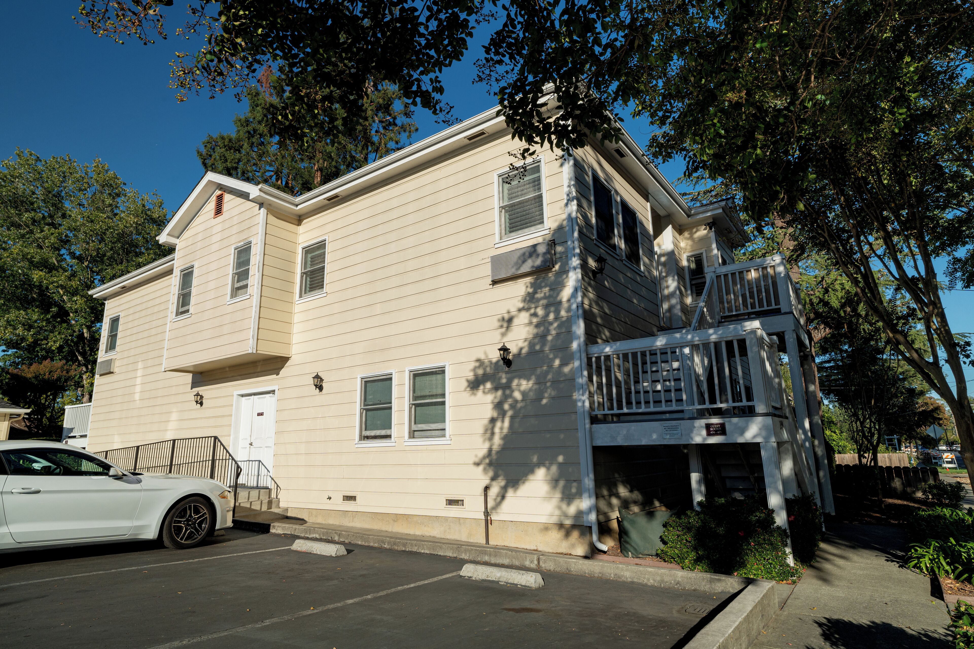 double room | hypo-allergenic bedding, in-room safe, desk, laptop workspace