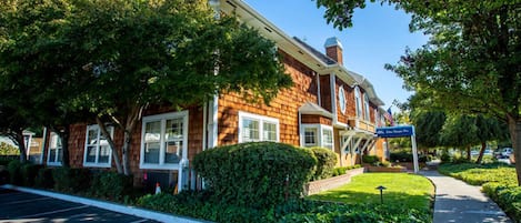 Vista frontal de la propiedad