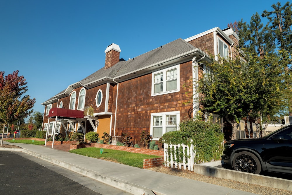 Elm House Inn by null