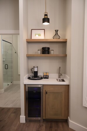 Literie hypoallergénique, coffres-forts dans les chambres, bureau