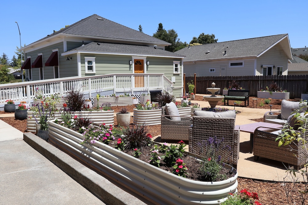 Elm House Inn by null