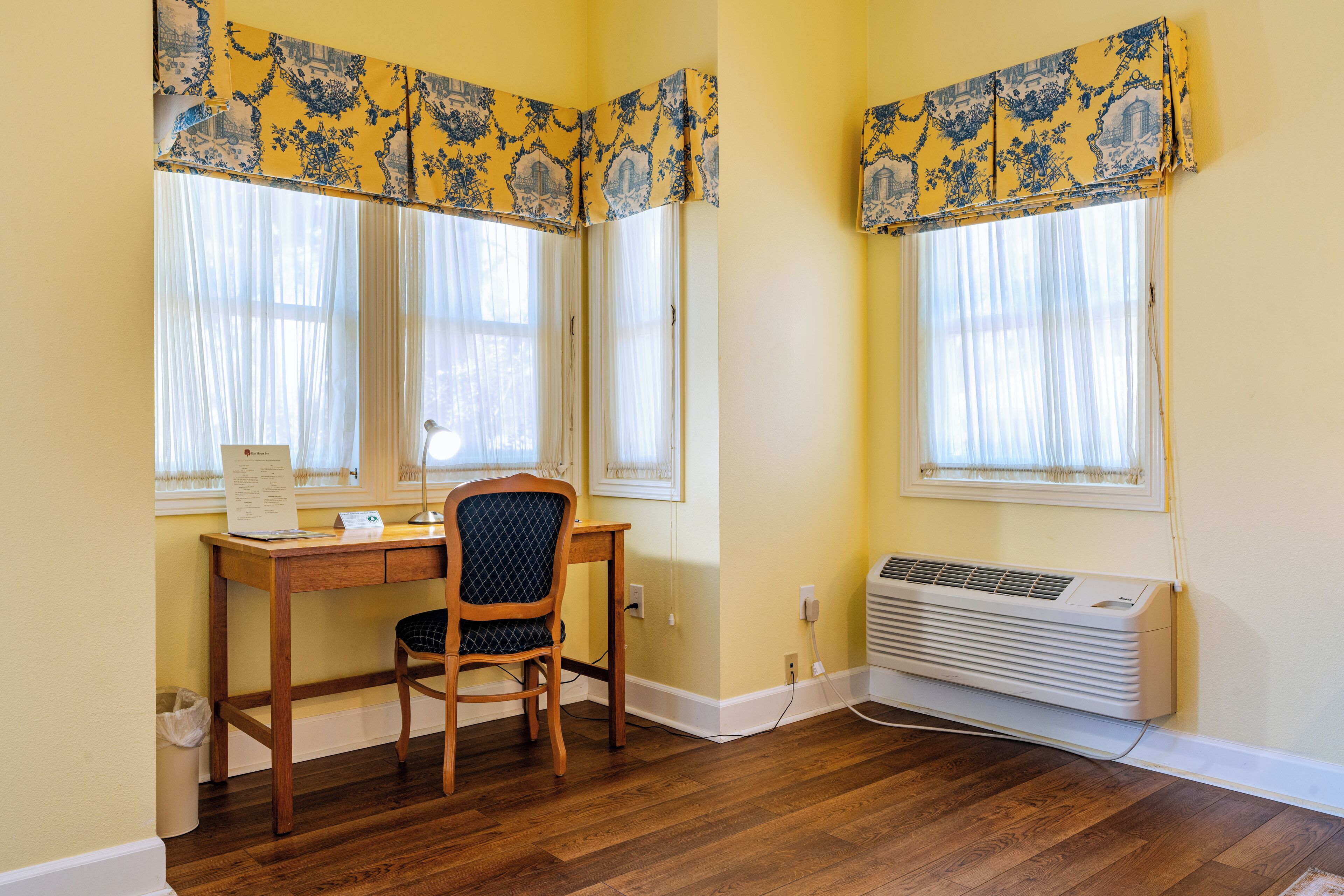 king annex room | hypo-allergenic bedding, in-room safe, desk, laptop workspace