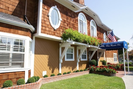 Exterior. Elm House Inn