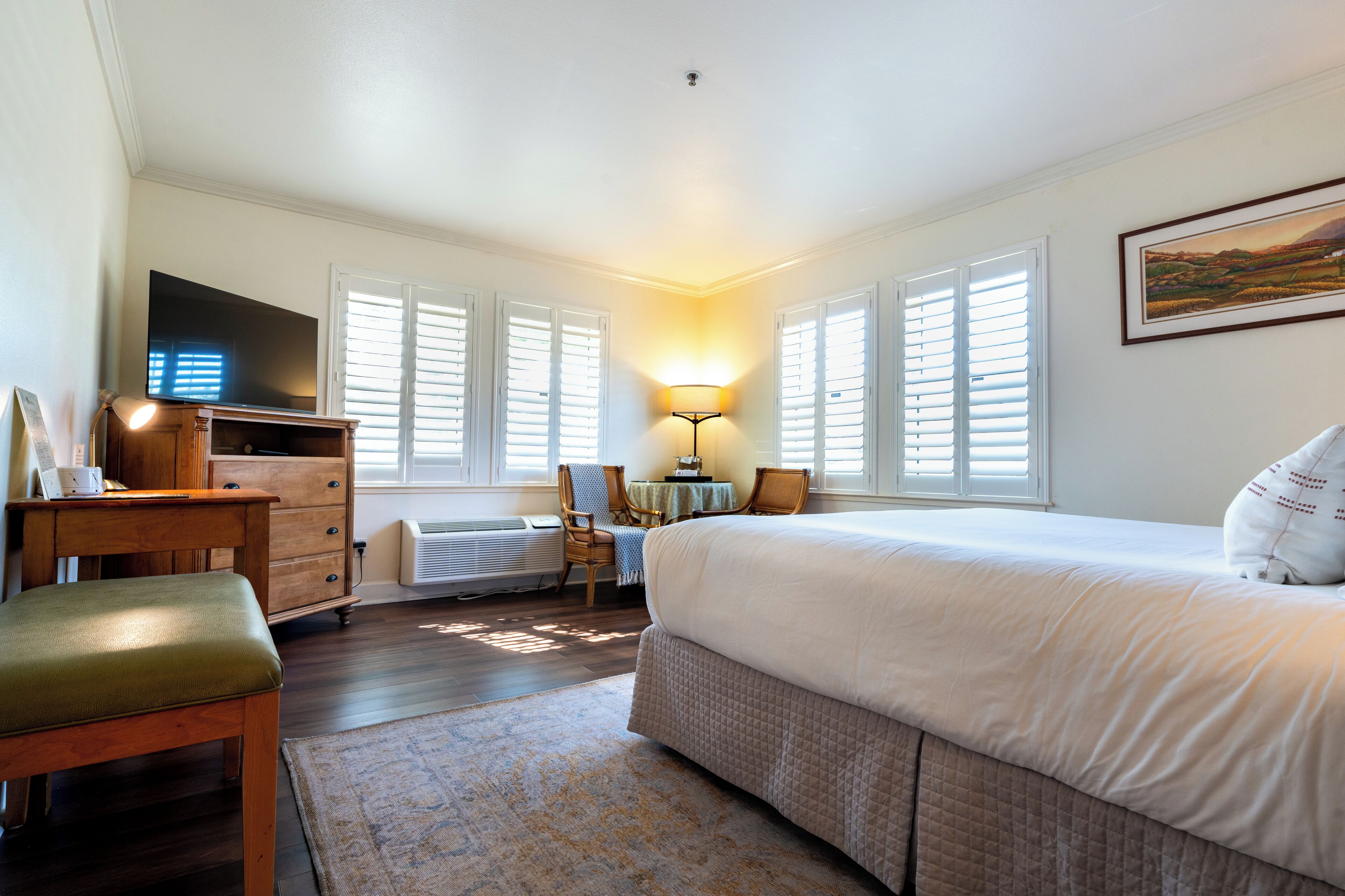 King Standard Room | Ropa de cama hipoalergénica, caja fuerte, escritorio