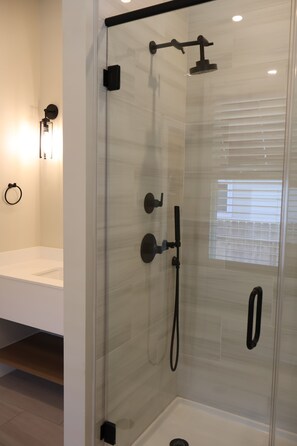 KING COTTAGE | Bathroom | Hair dryer, bathrobes, towels