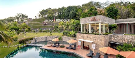 2 outdoor pools, sun loungers