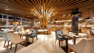 2 restaurants, breakfast, lunch, dinner served; Indonesian cuisine