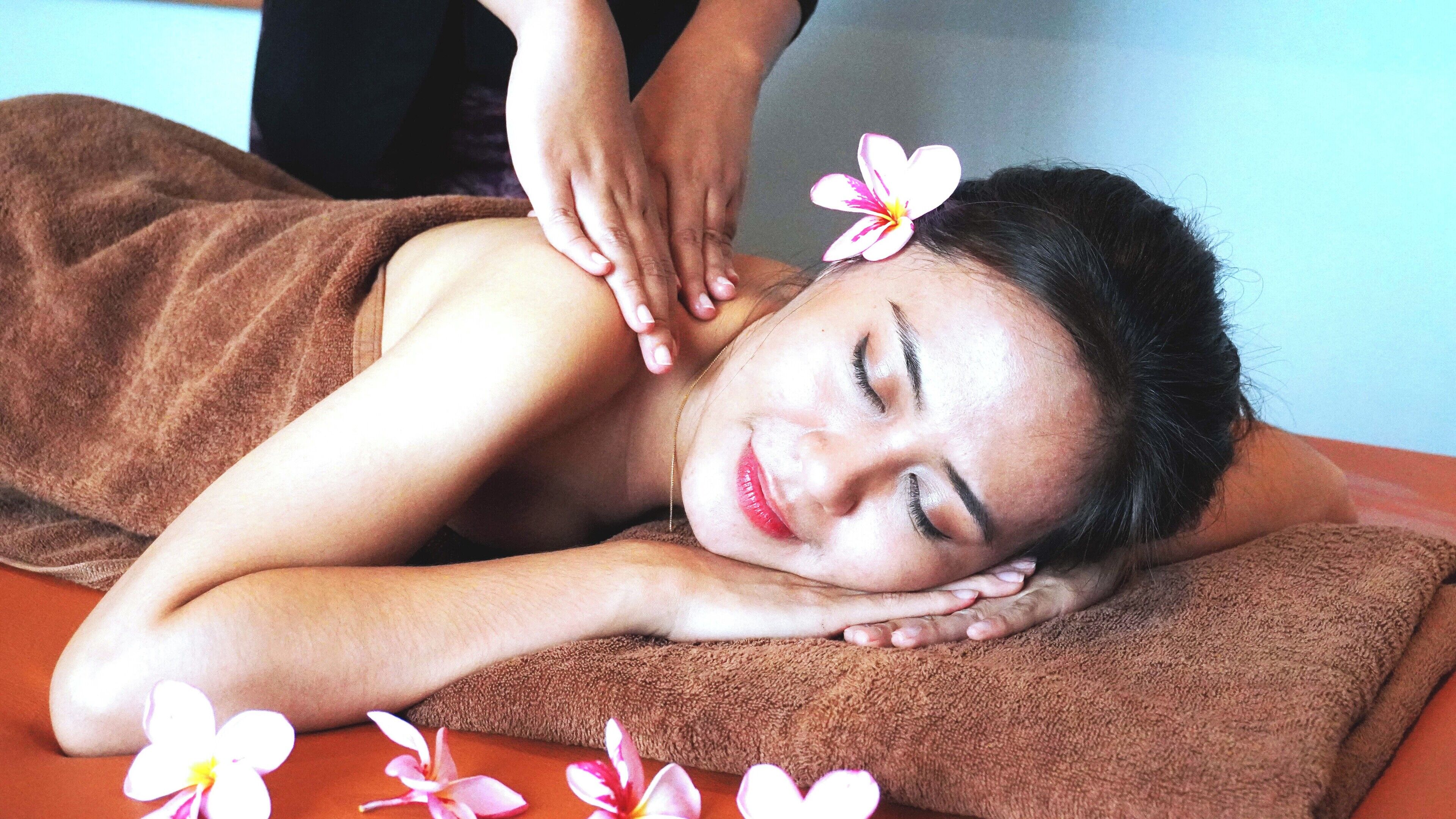 Body treatments, aromatherapy, hot stone massages, beach massages