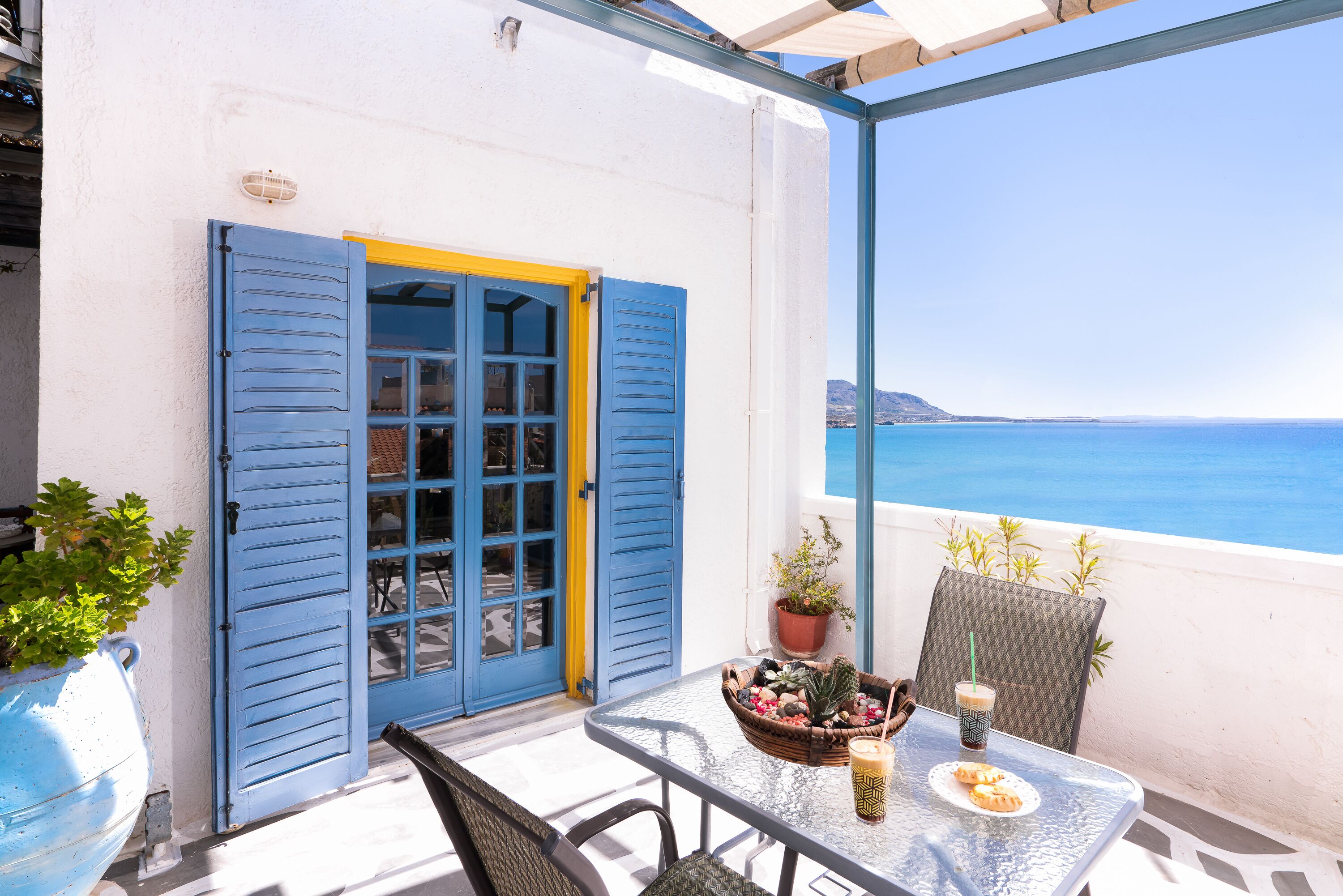 Estúdio superior, vista para o mar | Cofres nos quartos, ferros/tábuas de passar roupa, berços grátis