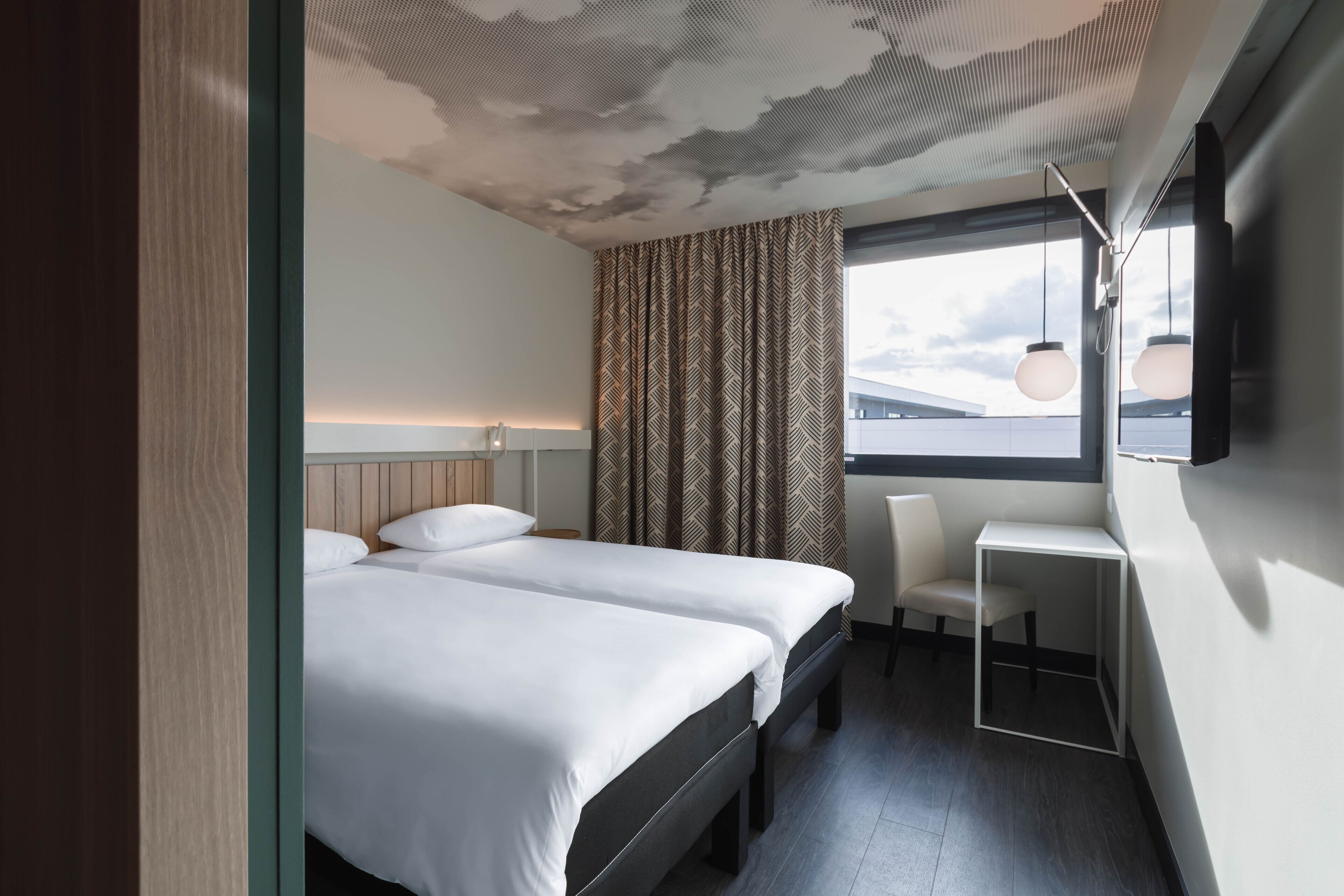 standard room, 2 single beds | premium bedding, desk, laptop workspace, blackout curtains