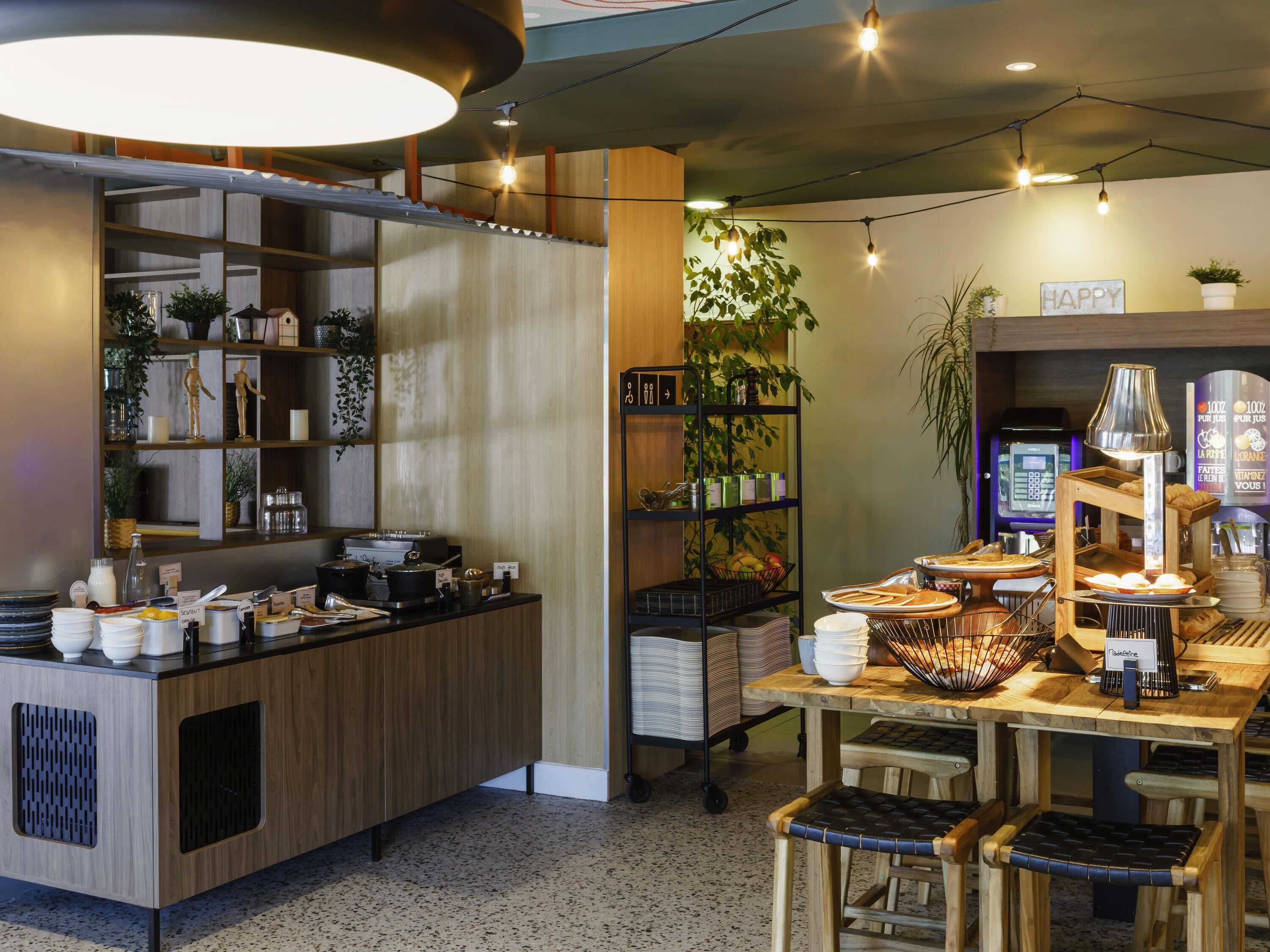 daily to-go breakfast (eur 14 per person)