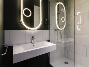 Standard Room, 1 Double Bed | Premium bedding, desk, laptop workspace, blackout drapes