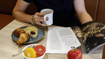 Petit déjeuner à emporter servi tous les jours en supplément
