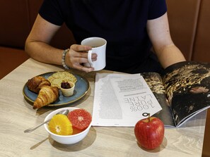 Café da manhã para viagem todos os dias mediante uma taxa