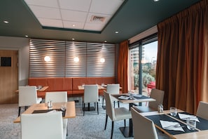 Der serveres morgenmad, frokost, aftensmad og franske retter