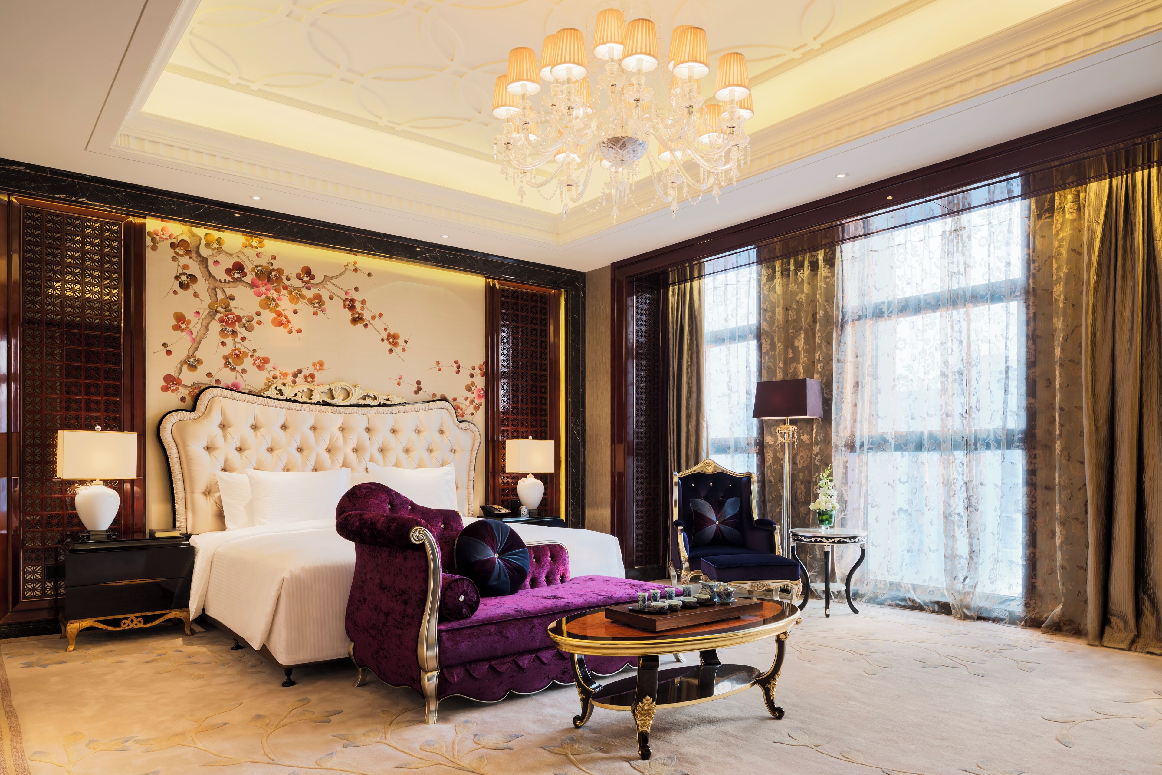 Deluxe Suite, 1 King Bed | In-room safe, desk, free WiFi, bed sheets