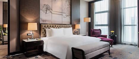 Deluxe Suite, 1 King Bed | In-room safe, desk, free WiFi, bed sheets