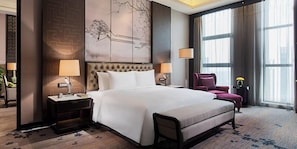 Deluxe Suite, 1 King Bed | In-room safe, desk, free WiFi, bed sheets - Nanjing Wanda Realm Hotel (Nanjing)