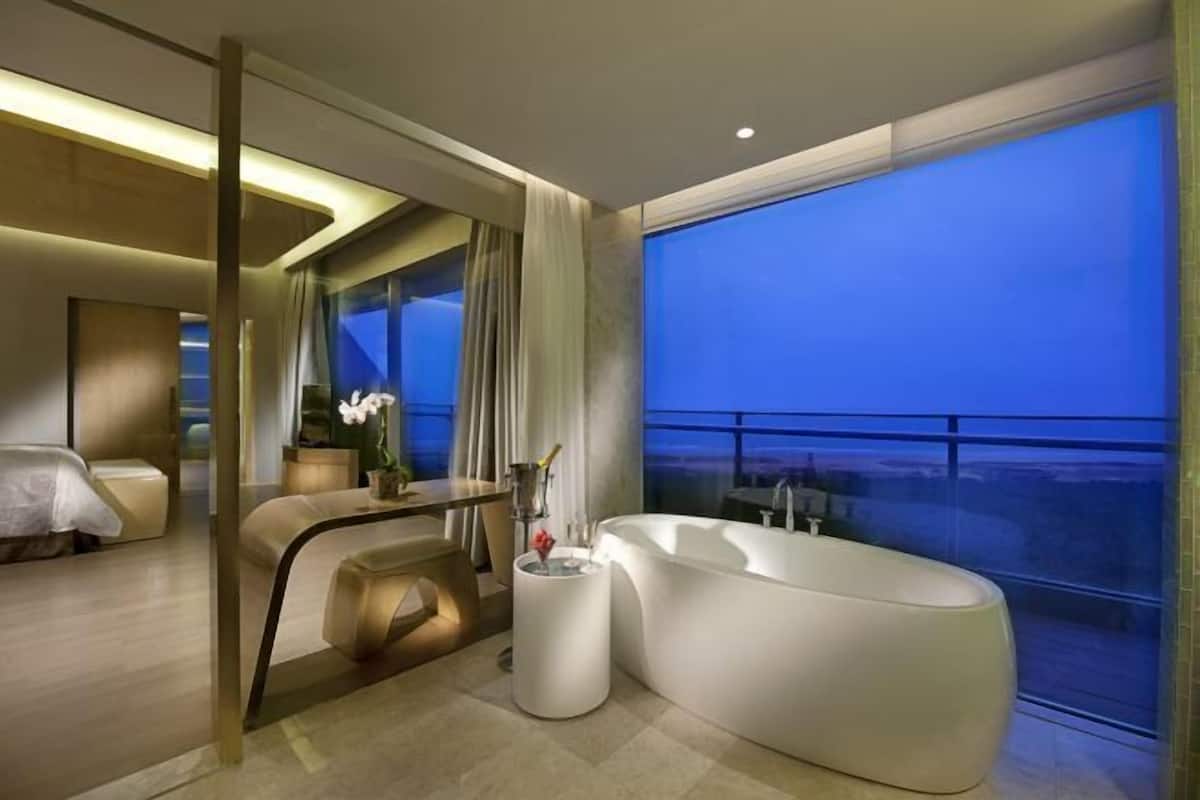 Bathroom | Separate tub and shower, deep soaking tub, rainfall showerhead