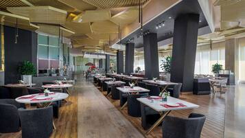 5 restaurants, breakfast, lunch, dinner served; German cuisine