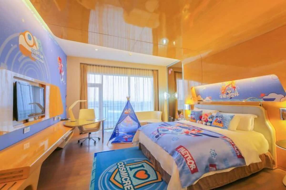 Down comforters, pillowtop beds, minibar, in-room safe