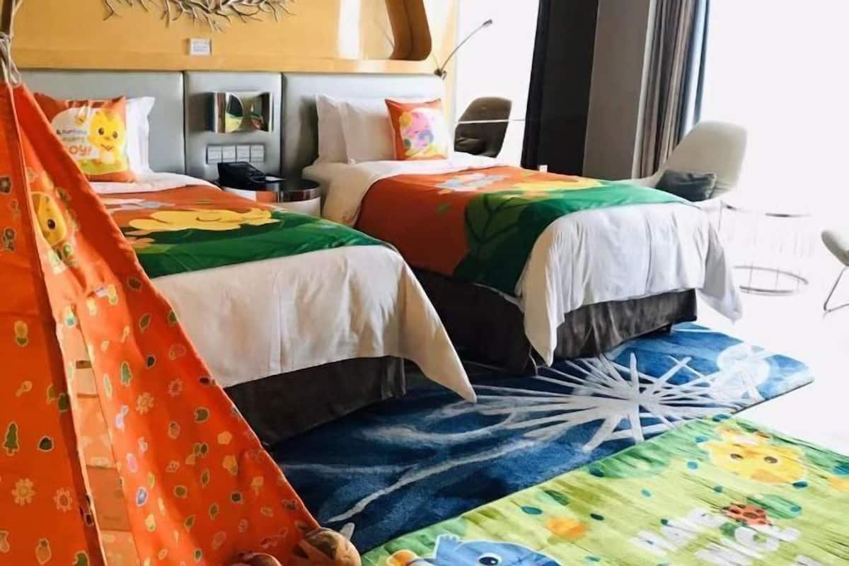 Down comforters, pillowtop beds, minibar, in-room safe