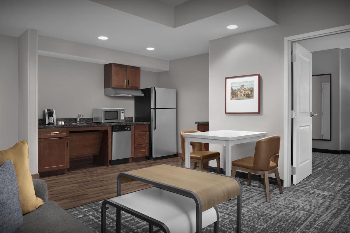 Full-sized fridge, microwave, stovetop, dishwasher