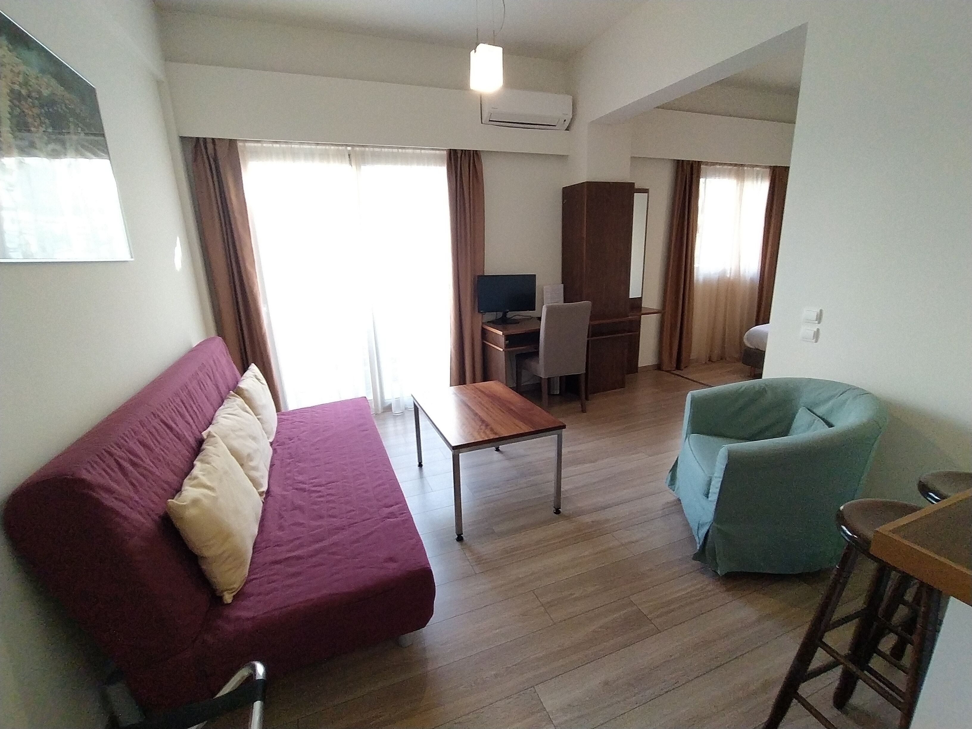 single studio, city view | premium bedding, in-room safe, desk, blackout curtains