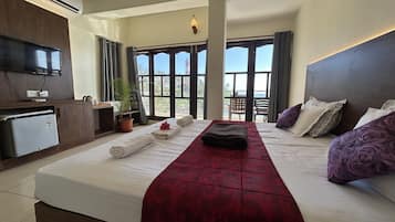 Premium bedding, in-room safe, desk, rollaway beds