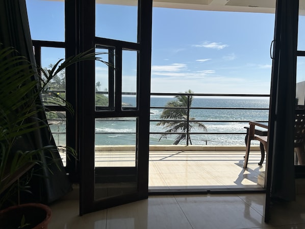 高级双人房, 海景 ( A/C ) | 高档床上用品、客房内保险箱、办公桌、折叠床/加床（额外收费）