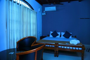 Een bureau, geluiddichte muren, wifi (toeslag)