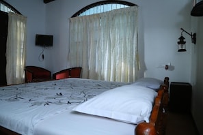 Desk, soundproofing, WiFi - Bamboo Lagoon Backwater Front Resort (Ambalapuzha)