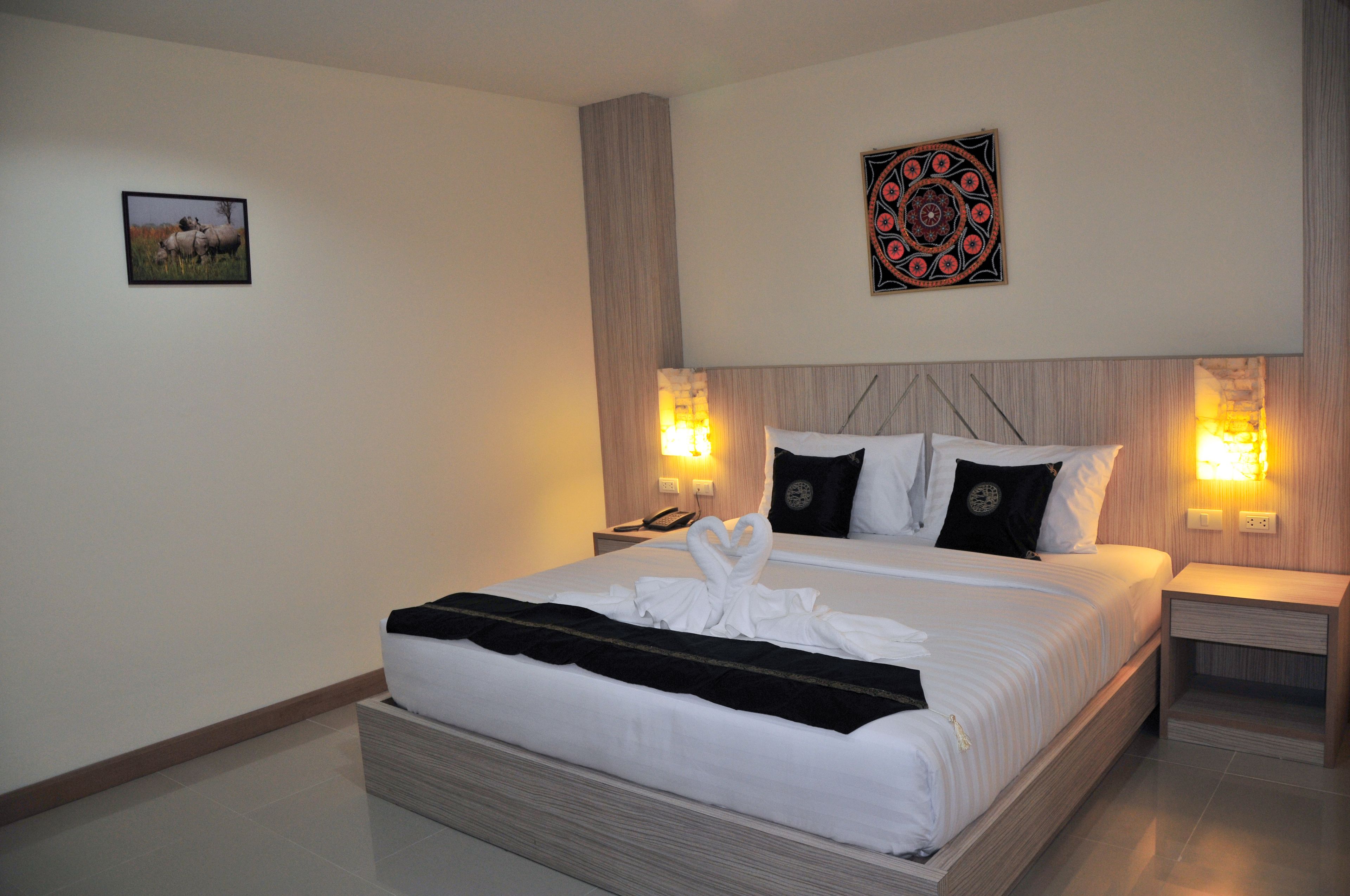 superior double room with no window | minibar, in-room safe, desk, blackout curtains