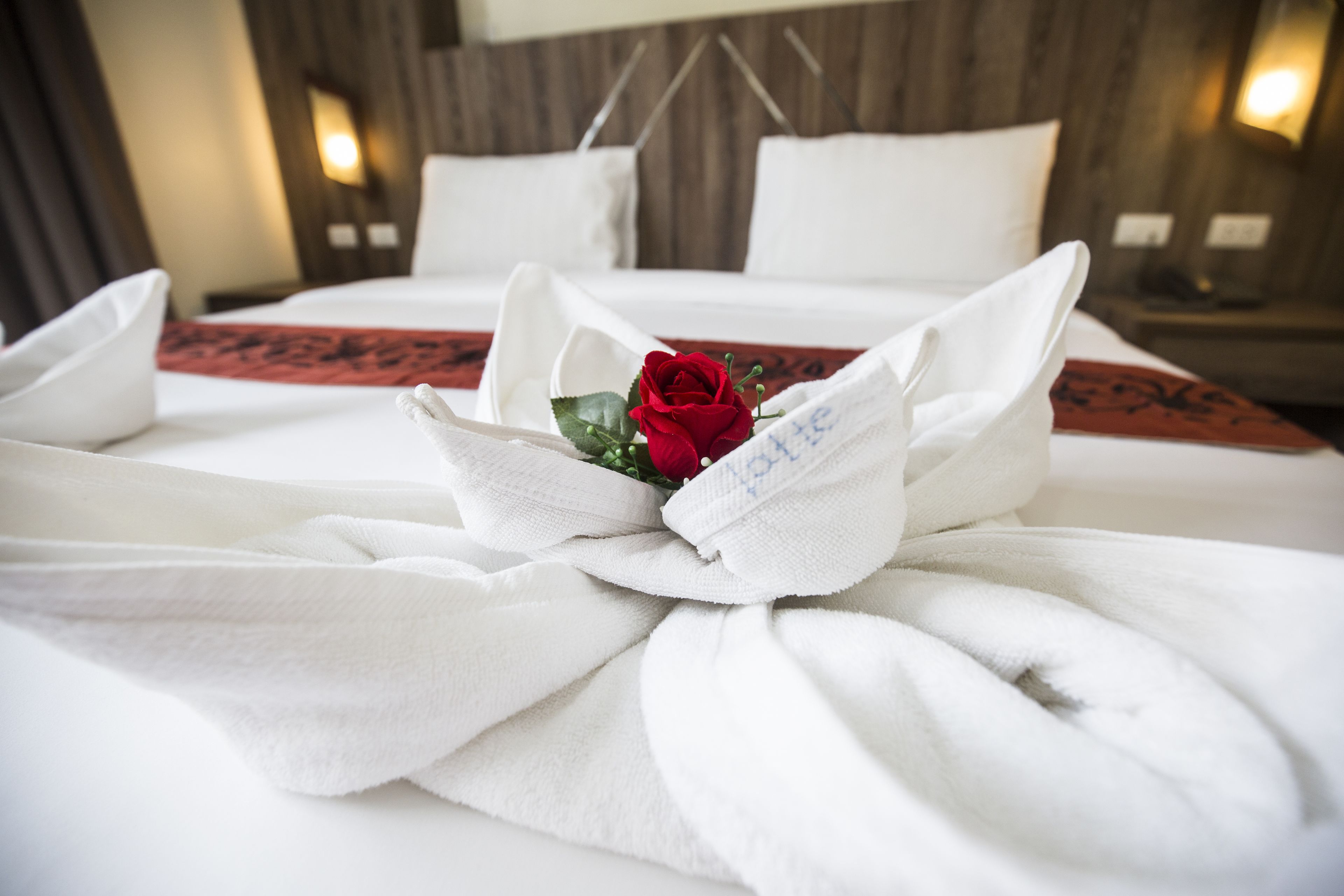 deluxe double room | minibar, in-room safe, desk, blackout curtains