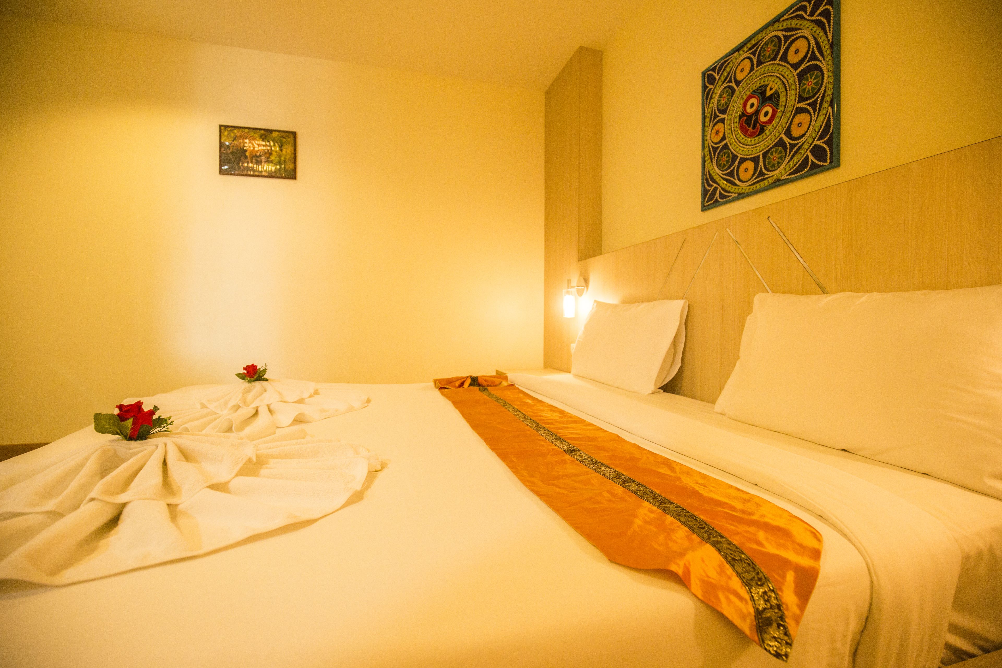 comfort double room (no window) | minibar, in-room safe, desk, blackout curtains