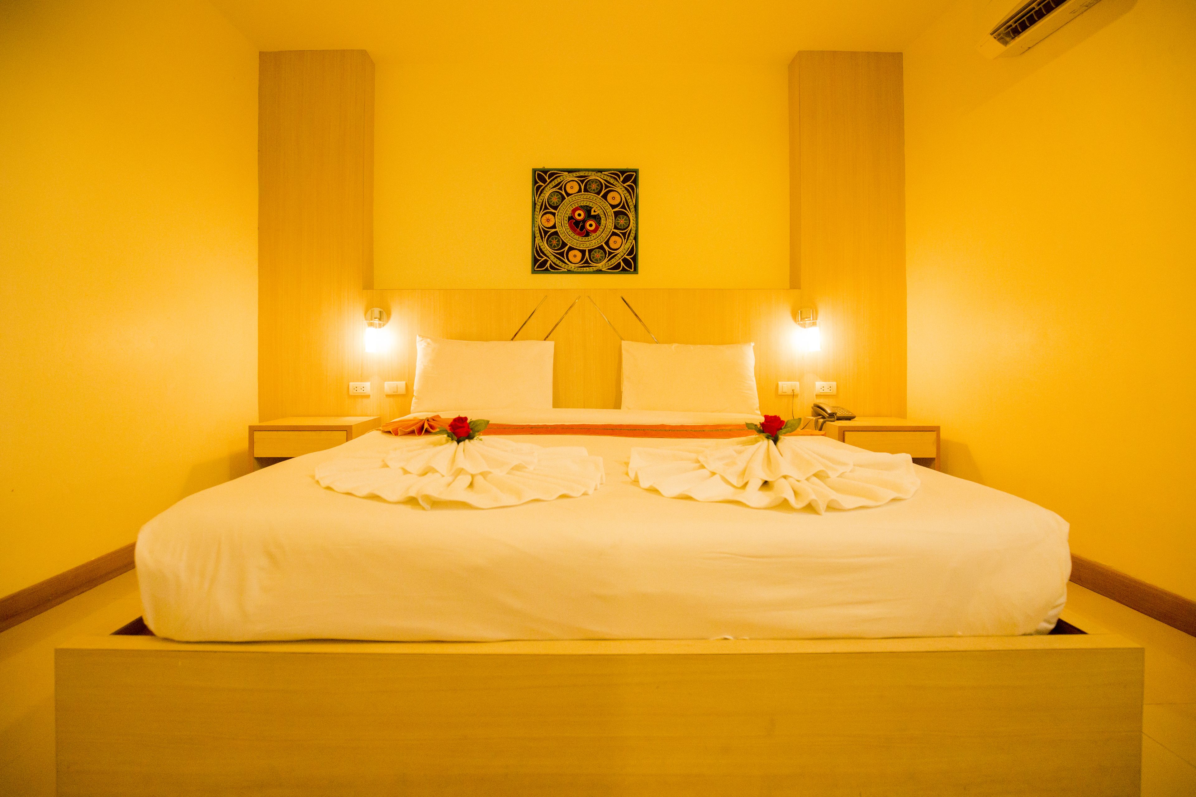 comfort double room (no window) | minibar, in-room safe, desk, blackout curtains