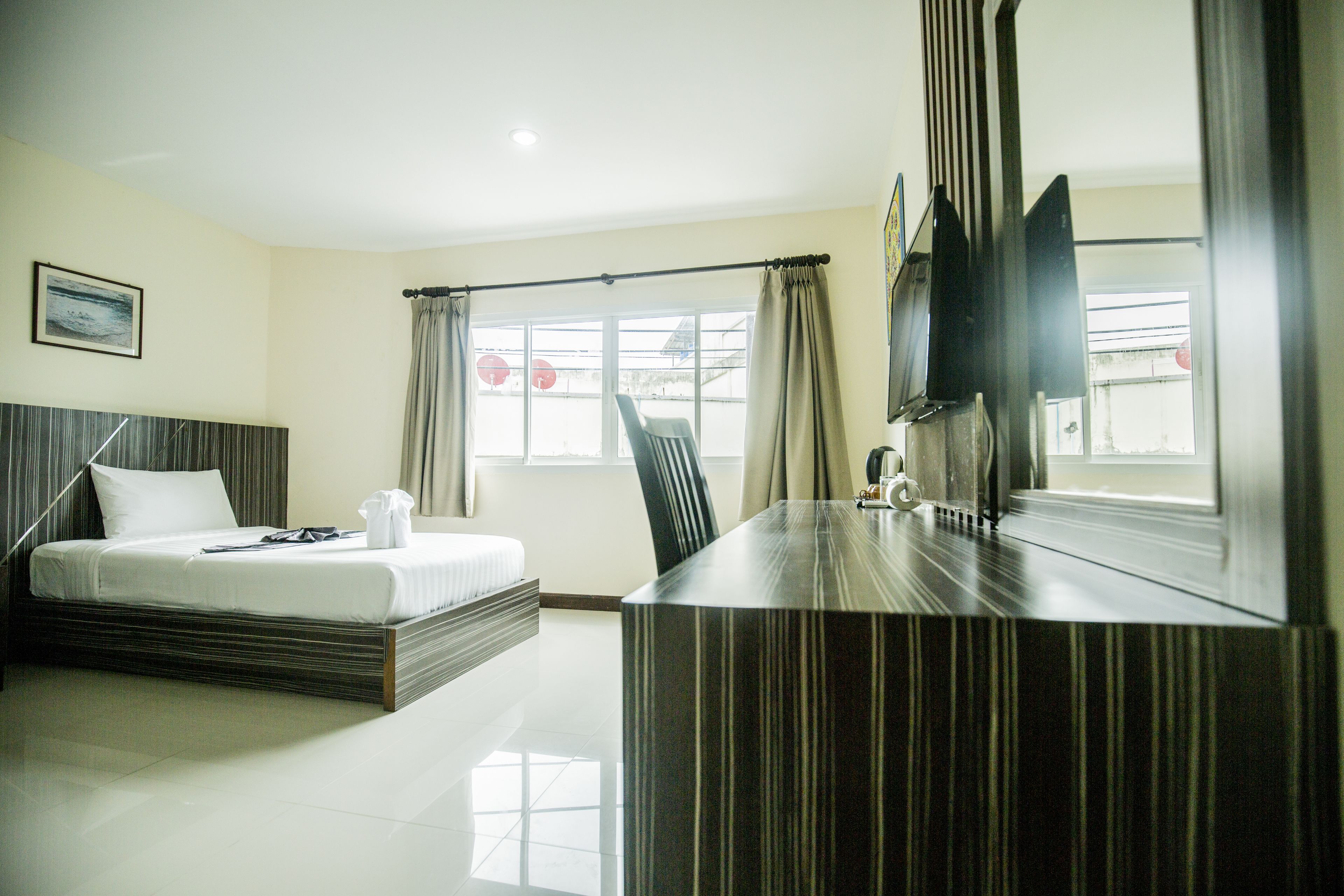 comfort twin room | minibar, in-room safe, desk, blackout curtains