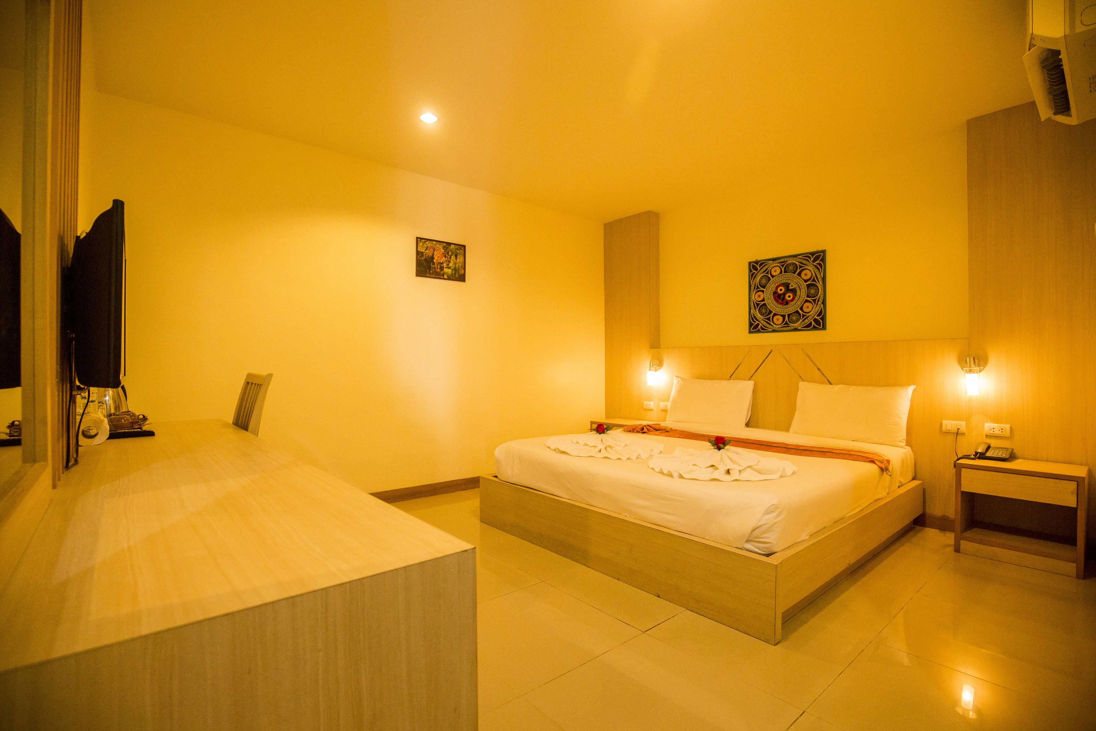 comfort double room (no window) | minibar, in-room safe, desk, blackout curtains