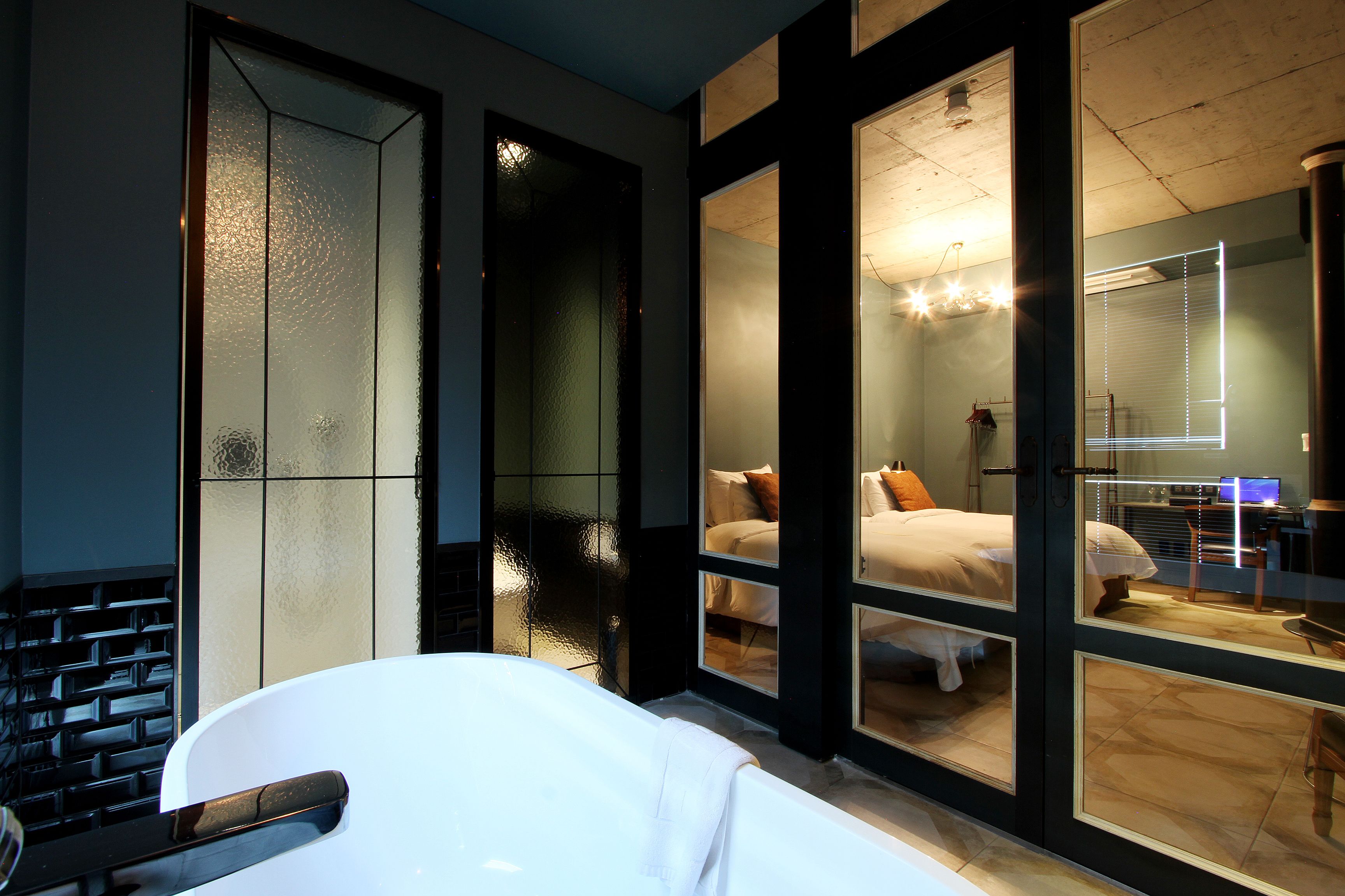 deluxe twin room | egyptian cotton sheets, down duvets, memory-foam beds, free minibar