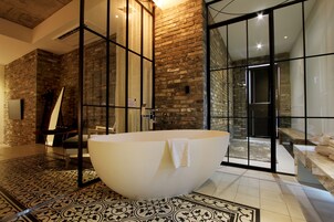 프리미엄 더블룸 (어린이 포함 최대 2명) | 욕실 | 고급 세면용품, 헤어드라이어, 목욕가운, 비데