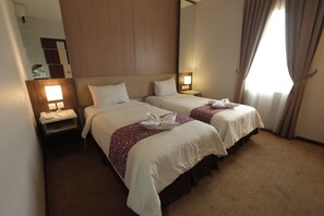 Deluxe Twin Room | Minibar, in-room safe, desk, soundproofing - Tjokro Hotel Klaten (Klaten)