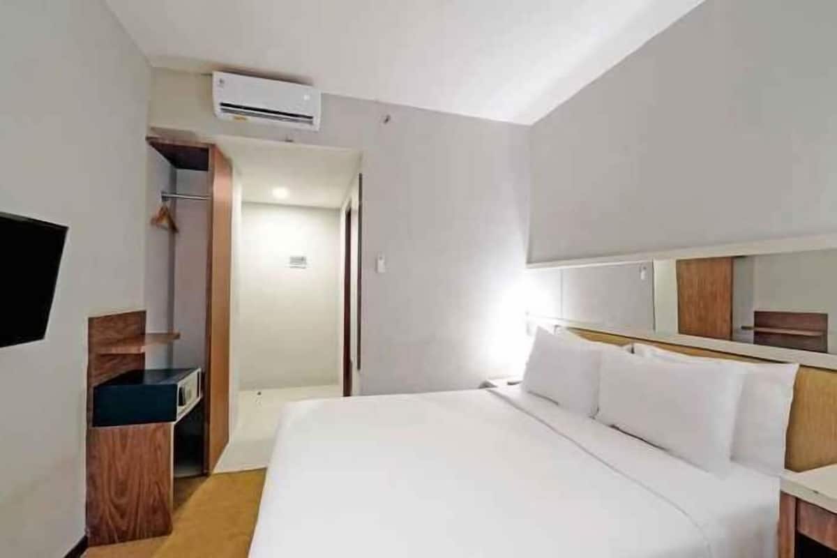 Minibar, in-room safe, desk, soundproofing