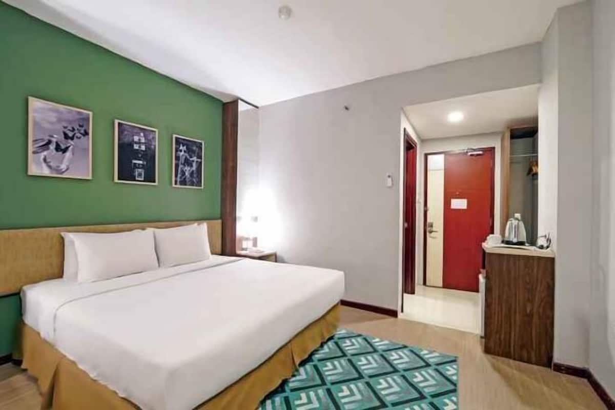 Minibar, in-room safe, desk, soundproofing