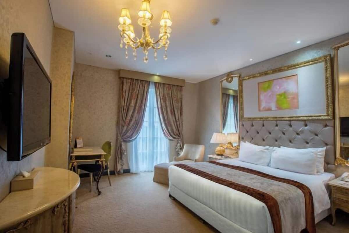1 bedroom, in-room safe, desk, iron/ironing board