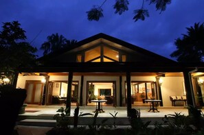 Façade de l’hébergement - soirée/nuit