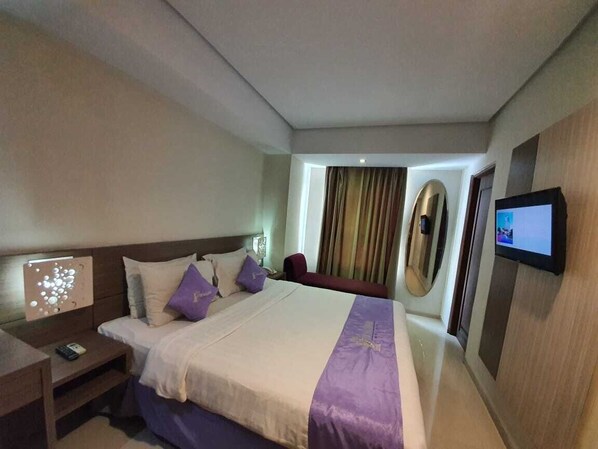 Superior Room, 1 Double Bed | Premium bedding, in-room safe, desk, rollaway beds - Top Malioboro Hotel (Yogyakarta)